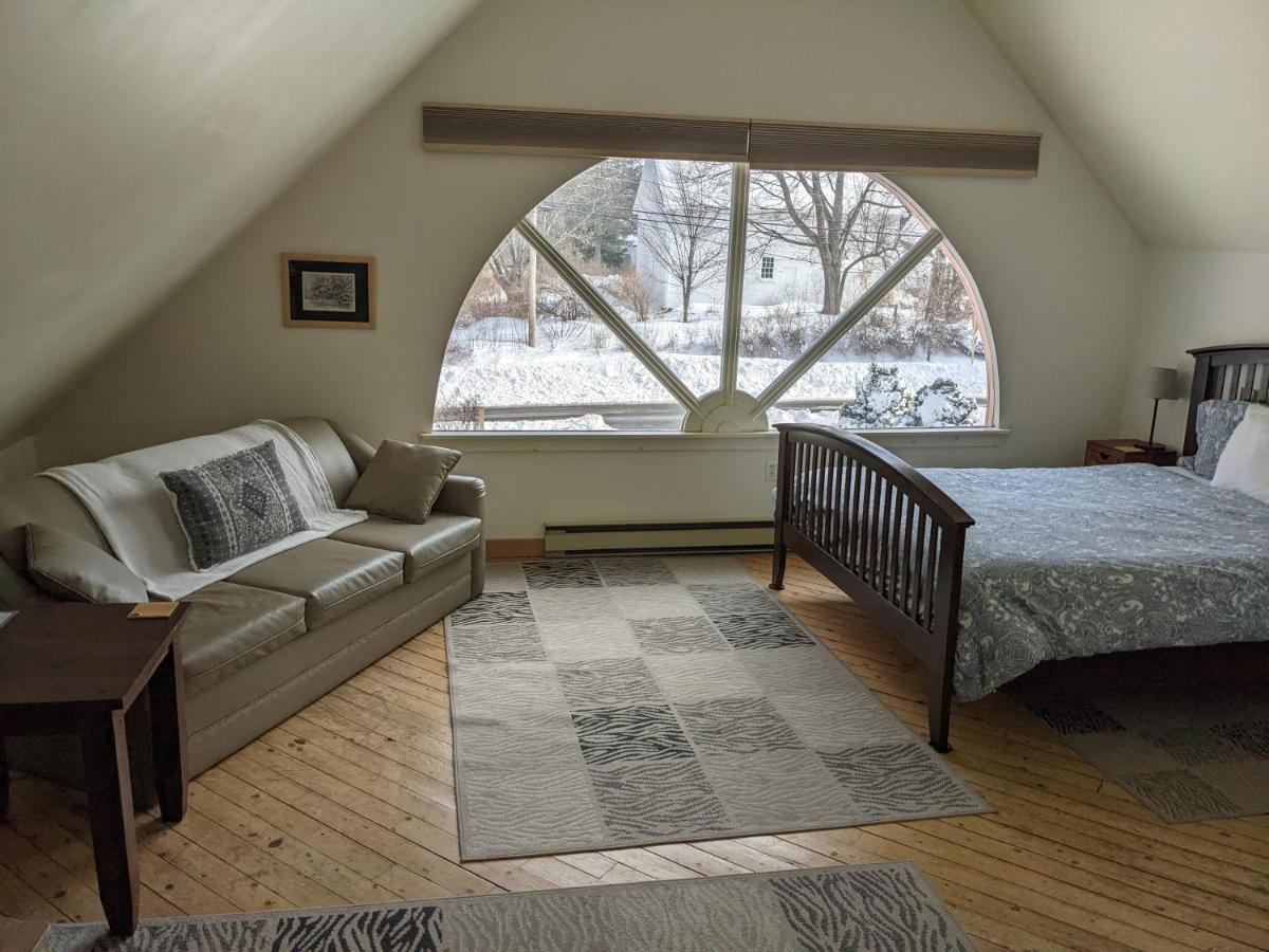 Gingerbread House - We Are Open - Winter, Spring, Summer And Fall Bed & Breakfast *